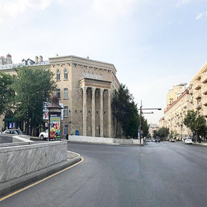 Bakü-Azerbaycan Medeniyet ve İnce Sanat Üniversitesi-Dil-Okulu