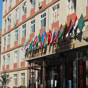 Hazar Üniversitesi-Dil-Okulları