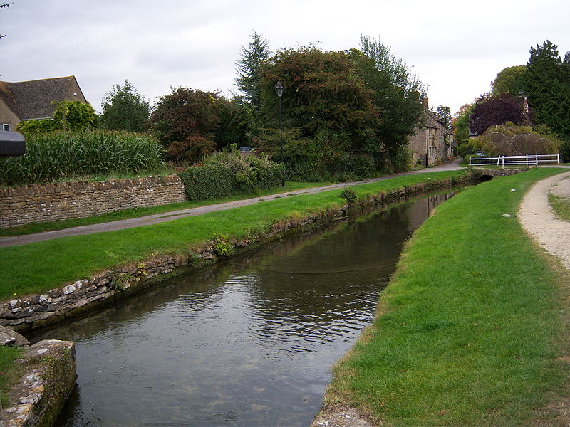 ashton-college