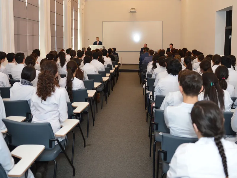 azerbaycan-universitesi-dis-hekimligi-ucretleri