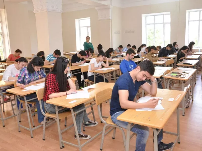 azerbaycan da lisede üniversite sınavı