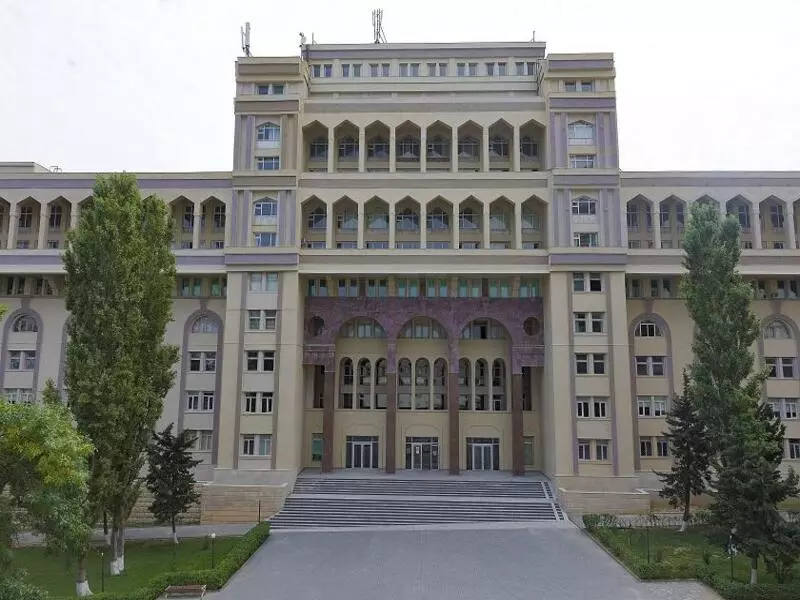 azerbaycan-tip-universitesi-dis-hekimligi-ucreti