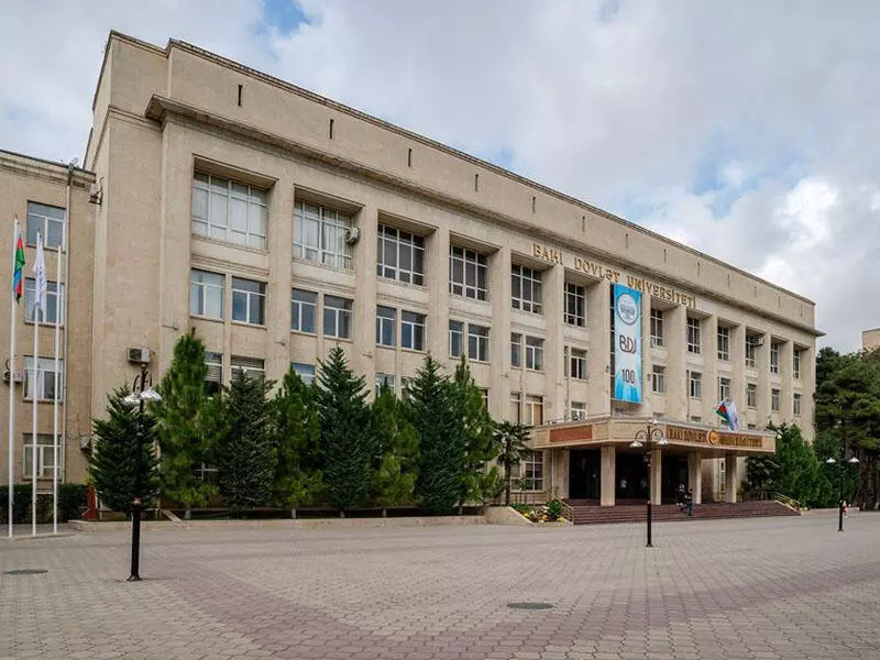 azerbaycanda uni okumak