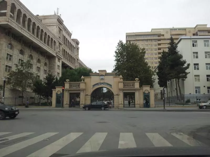 azerbaycan tip fakultesi ucretleri ile uygun kampusler