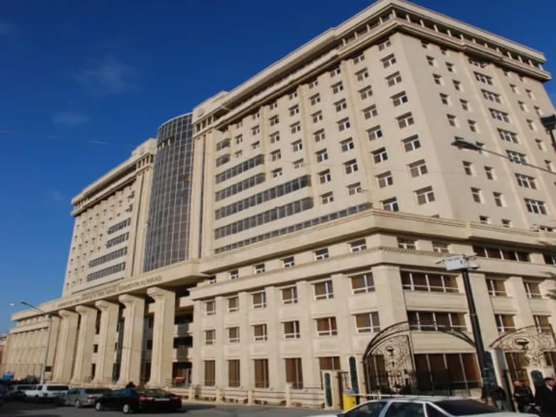 azerbaycan tip universiteleri icin il ay masraflari