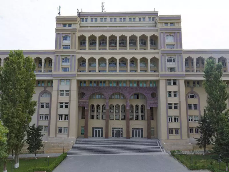 azerbaycan da tip okumak icin agustos ayi son kontrol listesi